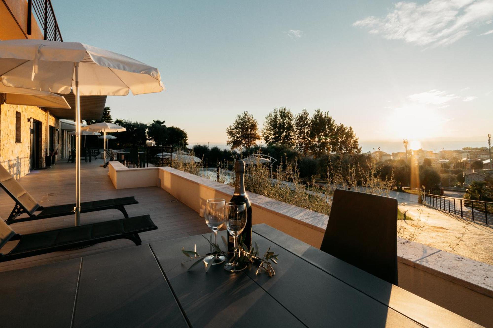 Apartments Monsurei, Lake View Bardolino Bagian luar foto