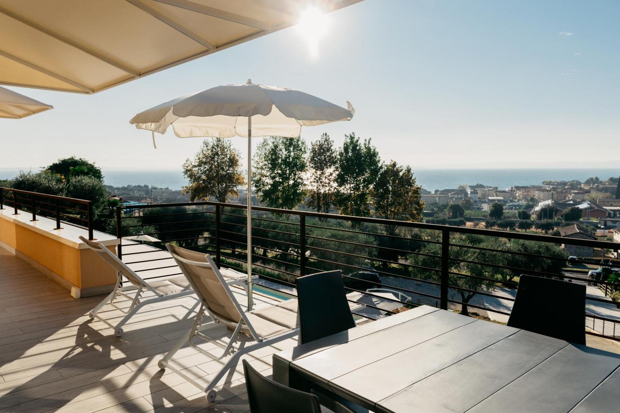 Apartments Monsurei, Lake View Bardolino Bagian luar foto